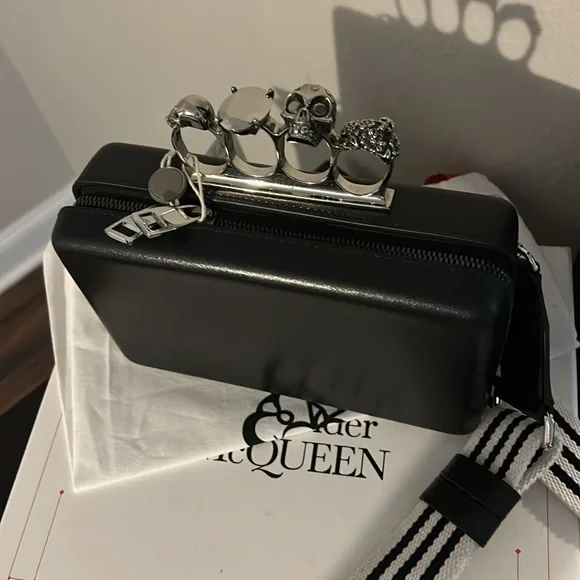 New authentic Alexander McQueen bag - Picture 6 of 11